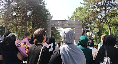 Azerbaycanlı şehit aileleri, Cebeci Askeri Şehitliği'ni ziyaret etti