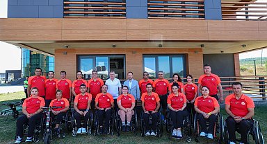 Bakan Bak'tan Paralimpik Oyunları'na hazırlanan milli sporculara ziyaret