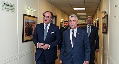 Bakan Bolat, Pakistan Maliye Bakanı Aurangzeb ile bir araya geldi