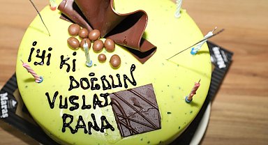 Bakan Göktaş, enkazdan kurtarılan Vuslat Rana'nın doğum gününü kutladı