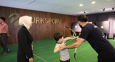 Bakan Göktaş, Gazzeli çocukların oyunlarına eşlik etti