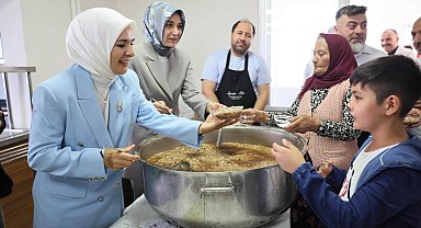 Bakan Göktaş, Hacı Bektaş-i Veli Kültür Derneği'ni ziyaret edip, aşure dağıttı