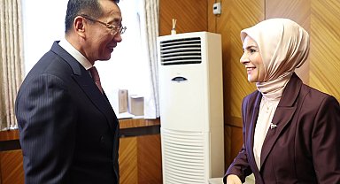 Bakan Göktaş, Moğolistanlı mevkidaşıyla bir araya geldi