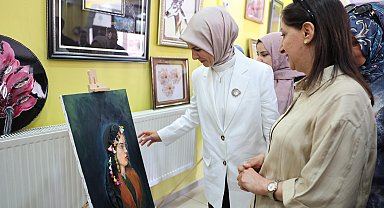 Bakan Göktaş'tan Hakkarili kadınlara 'Karadeniz turu' sözü