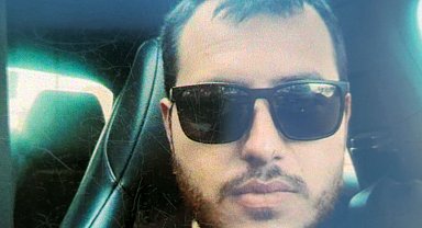 Bariyerlere çarptığı otomobilinin parçalarını toplarken ikinci kazada öldü