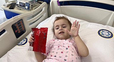 Bebeğin karaciğeri ile yaşama tutunan Zeynep, artık çok istediği krakeri de yiyebilecek