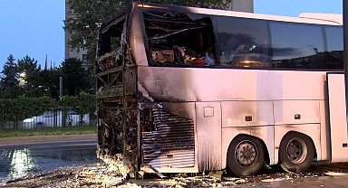 Beşiktaş'ta, arıza yapan yolcu otobüsünde yangın çıktı