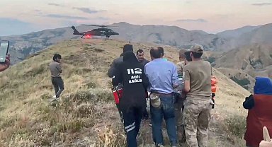 Bingöl'de hayvan otlatırken kayalıklardan düşen kadın, askeri helikopterle hastaneye yetiştirildi