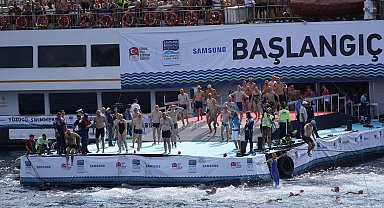 Binlerce yüzücü 36'ncı kez İstanbul Boğazı'nda kıtaları kulaçlarıyla birleştirdi