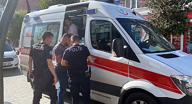 Boşanma aşamasındaki annesinin yanında gördüğü kişiyi bıçakladı