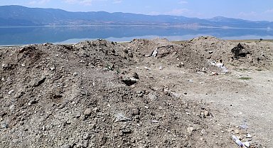 Burdur Gölü kenarına hafriyat dökümüne inceleme