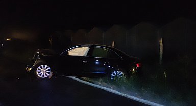 Bursa'da iki otomobil kafa kafaya çarpıştı: 3 yaralı