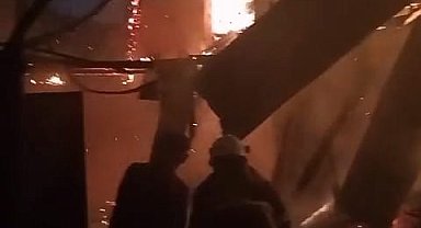 Bursa'da yangına müdahale eden itfaiyecilere mahalleli saldırdı, jandarma uyarı ateşi açtı