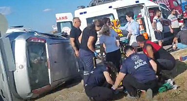 Çanakkale'de minibüsle otomobil çarpıştı: 1'i ağır 7 yaralı