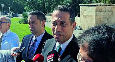 CHP'li Başarır: Özgür Özel'in ayağında kırık oluştu