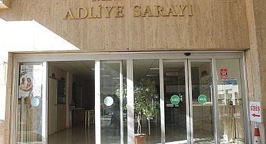 Çocuğuna işkence ettiği iddiasıyla gözaltına alındı, linçten polis kurtardı