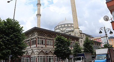 Cumhurbaşkanı Erdoğan'ın 'Kayıyor' dediği cami korozyona uğramış