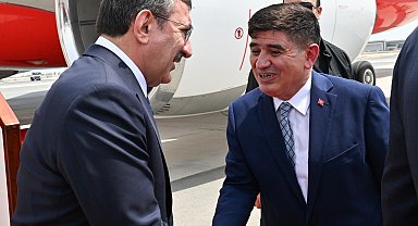 Cumhurbaşkanı Yardımcısı Yılmaz, cenaze töreni için Katar'da