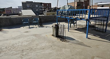 Damda uyurken yorgun merminin isabet ettiği kadın, ağır yaralandı