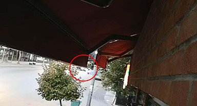 DENİZLİ Otomobilin çarptığı elektrikli motosikletin sürücüsü öldü, kaza kamerada