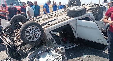 Diyarbakır'da 3 aracın karıştığı kazada 3 kişi yaralandı