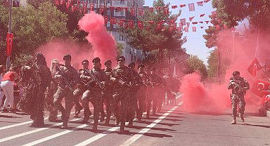 Diyarbakır'da 30 Ağustos Zafer Bayramı kutlandı