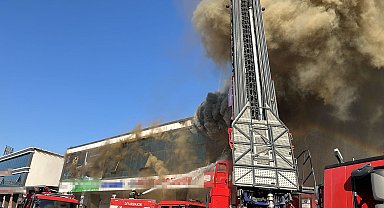 Diyarbakır'da otomobil yedek parça dükkanında yangın