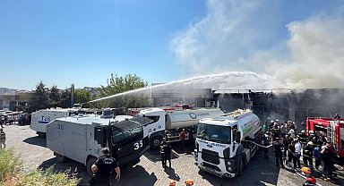 Diyarbakır'da otomobil yedek parça dükkanında yangın