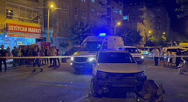 Diyarbakır'da otomobilin çarparak yaraladığı 2 yayanın yakınları, sürücü ve yanındakilere tabanca ile saldırdı
