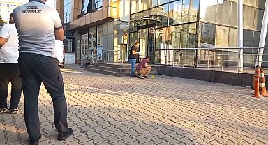 Diyarbakır'da plaza girişinde beklerken yorgun merminin isabet ettiği kadın yaralandı