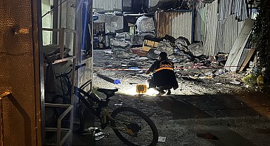 Dükkanları taradılar; arkadaşlarıyla çay içen Ahmet öldü