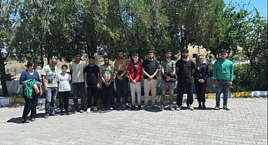 Edirne'de 15 kaçak göçmen ile 1 organizatör yakalandı