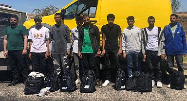 Edirne'de 15 kaçak göçmen ile 2 organizatör yakalandı