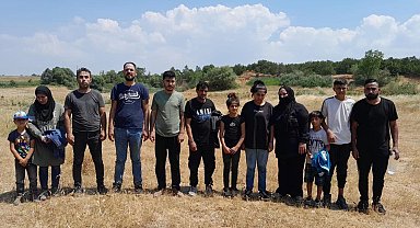 Edirne'de 26 kaçak göçmen ile 1 organizatör yakalandı