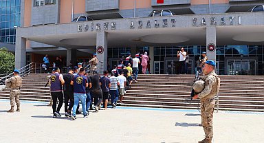 Edirne'de 90 kaçak göçmen ile 18 organizatör yakalandı