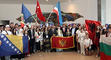 Edirne'de öğrenci yaz kampı 12 Balkan ülkesinden 400 öğrenciyle başladı