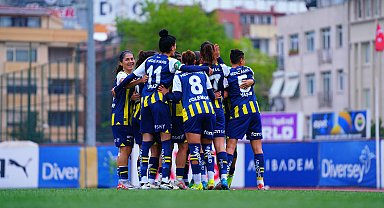 Ergünler Lojistik, Fenerbahçe Kadın Futbol Takımı'na 'Forma Sırt Sponsoru' oldu