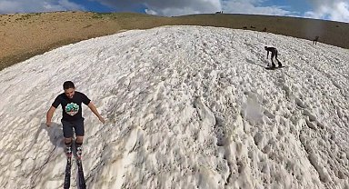 ERZİNCAN Ağustosta kayak ve snowboard