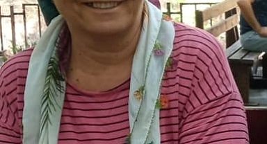 Eşini, parke taşı ile öldürdü