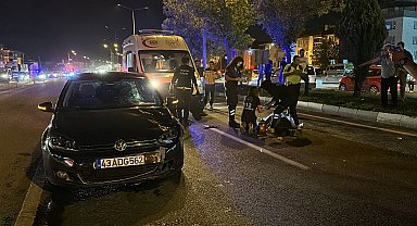 Eşiyle el ele tutuşarak yolun karşısına geçerken otomobilin çarpmasıyla öldü