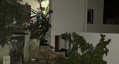 Evlerinin salonunda otururken silahlı saldırıya uğrayan 2 kişi öldü