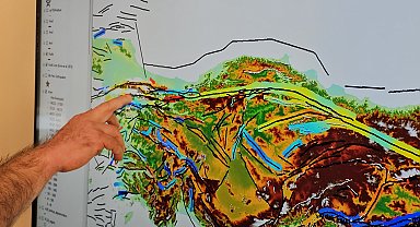 Fayları inceleyen Prof. Dr. Kutoğlu: En büyük tehlike Pamukova-Geyve, Gemlik Körfezi, Bandırma ve İzmir çevresinde