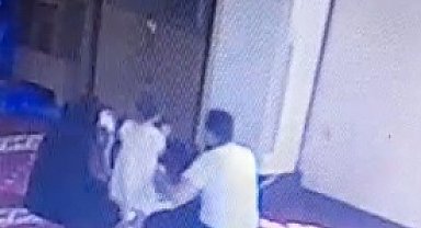 Feribot beklerken camide kullandığı elektriğin parasını bıraktı