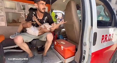 Filistin Kızılayı, Gazze'de vurulan okullardan cenaze ve yaralıları taşıdı