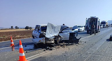 Gaziantep'te 2 otomobil çarpıştı: 1'i çocuk 3 yaralı