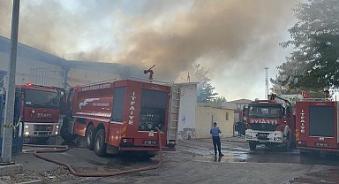 Gaziantep'te elyaf fabrikasındaki yangın 2 saatte söndürüldü
