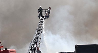 Gaziantep'te halı fabrikasında yangın - Yeniden