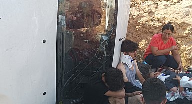 Hafif ticari araç, şarampole devrildi: 7 yaralı