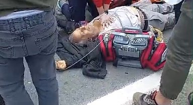 Hafif ticari araçlar çarpıştı; sürücünün duran kalbi yeniden çalıştırıldı