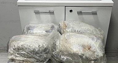 Hafif ticari araçtan uyuşturucu çıktı; 5 gözaltı